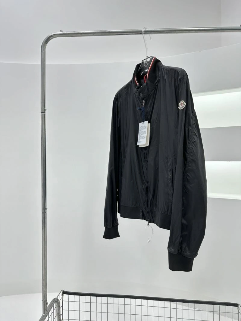 Trendsetting Moncler Outwear 143342