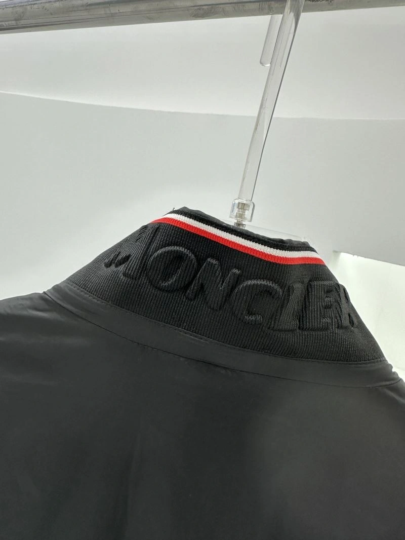 Trendsetting Moncler Outwear 143342