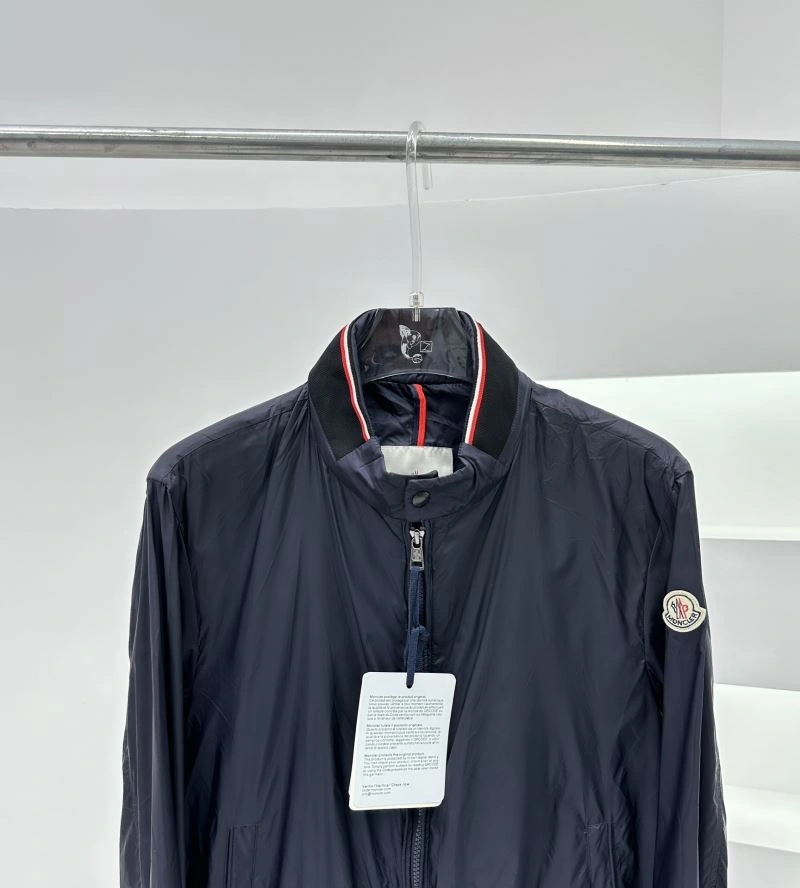 Premium Moncler Outwear 143343