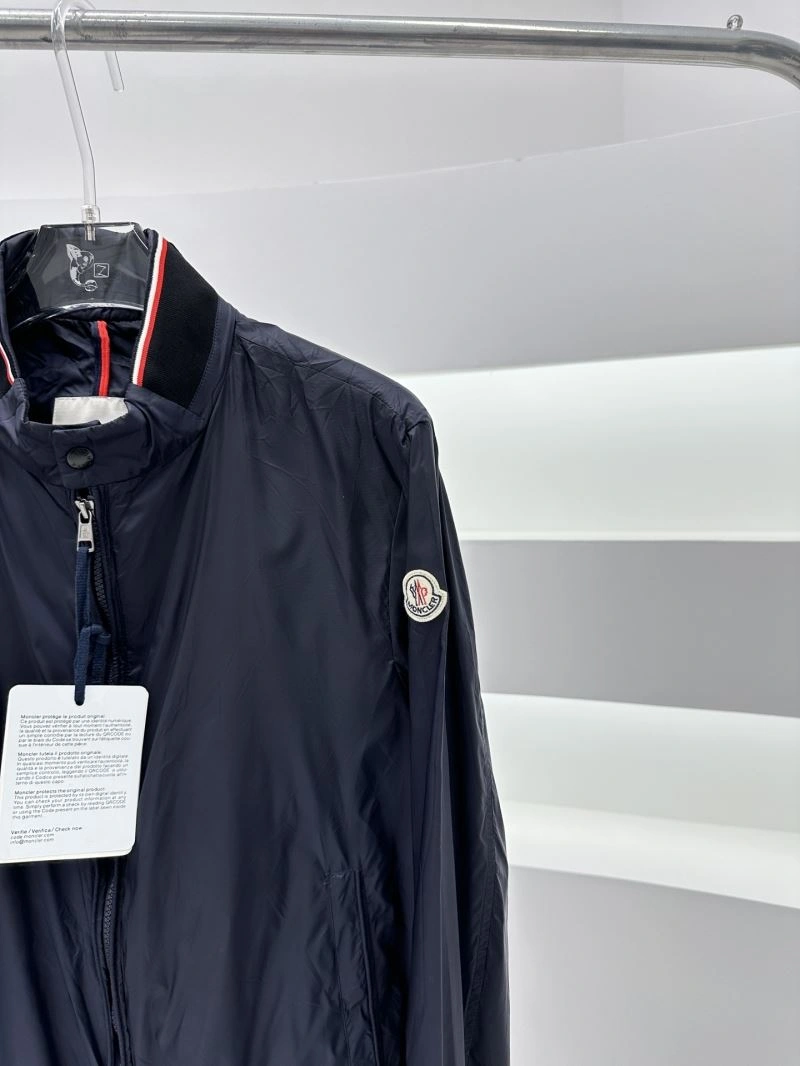 Premium Moncler Outwear 143343