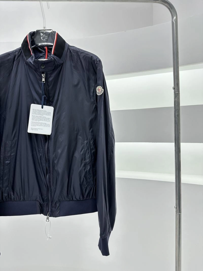 Premium Moncler Outwear 143343