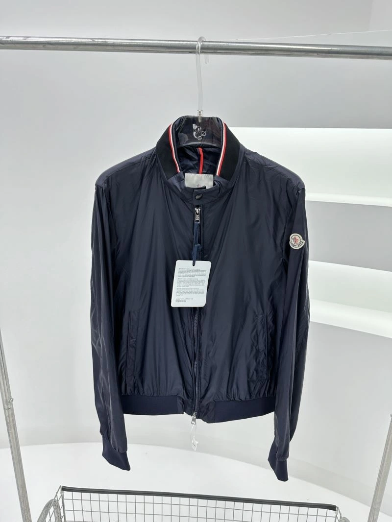 Premium Moncler Outwear 143343