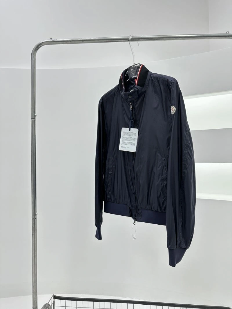 Premium Moncler Outwear 143343