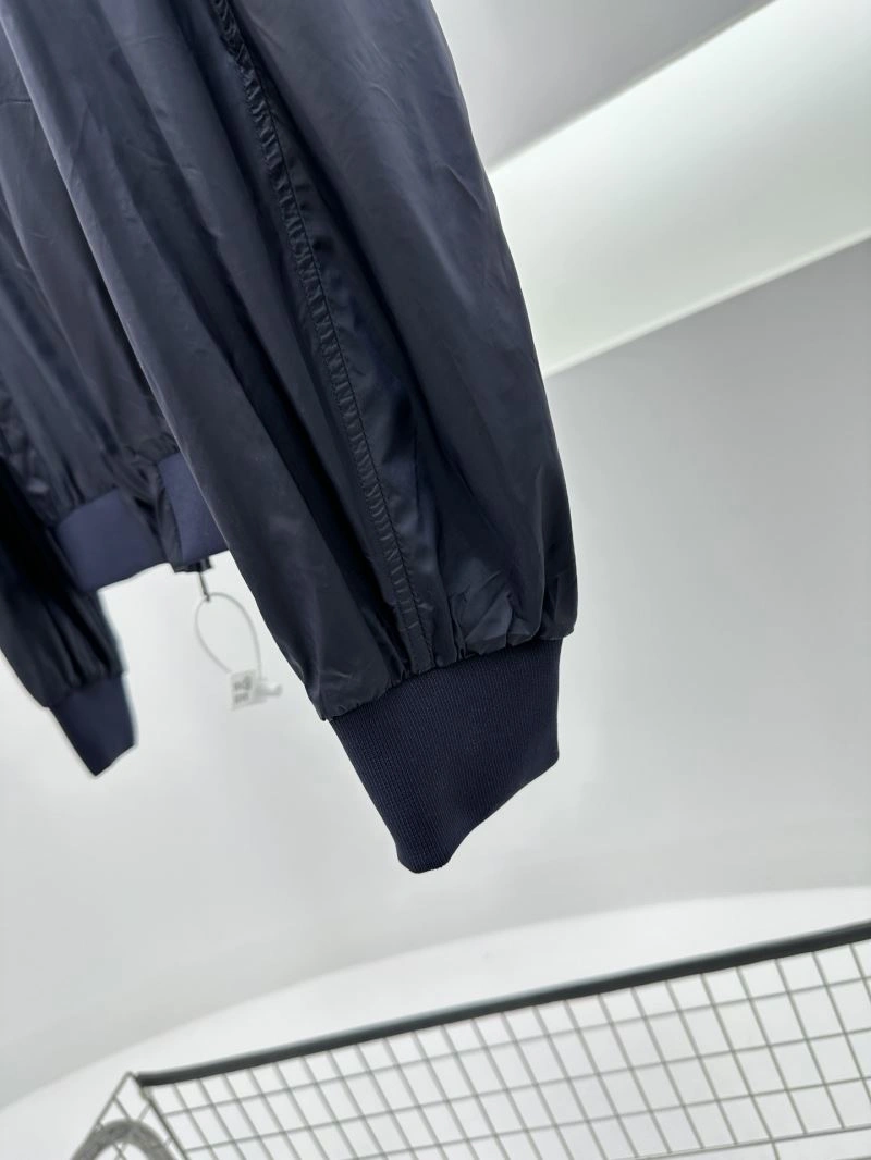 Premium Moncler Outwear 143343