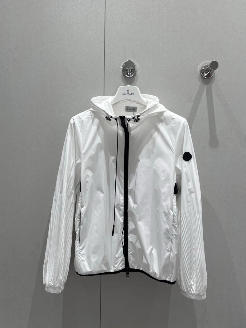 Moncler Outwear Classic 139715