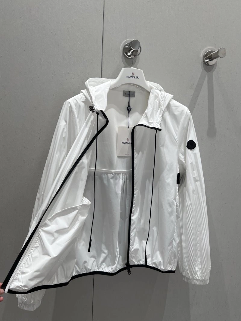 Moncler Outwear Classic 139715