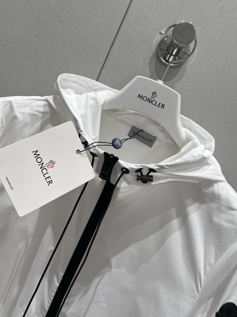 Moncler Outwear Classic 139715