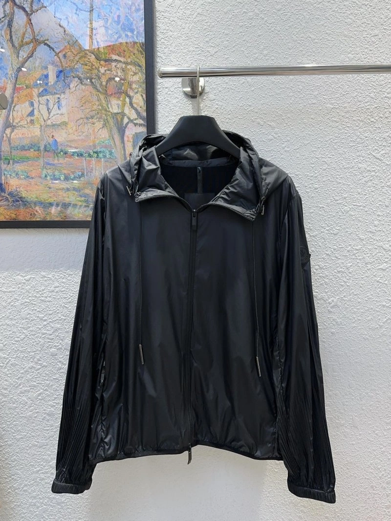 Trendsetting Moncler Outwear 139719