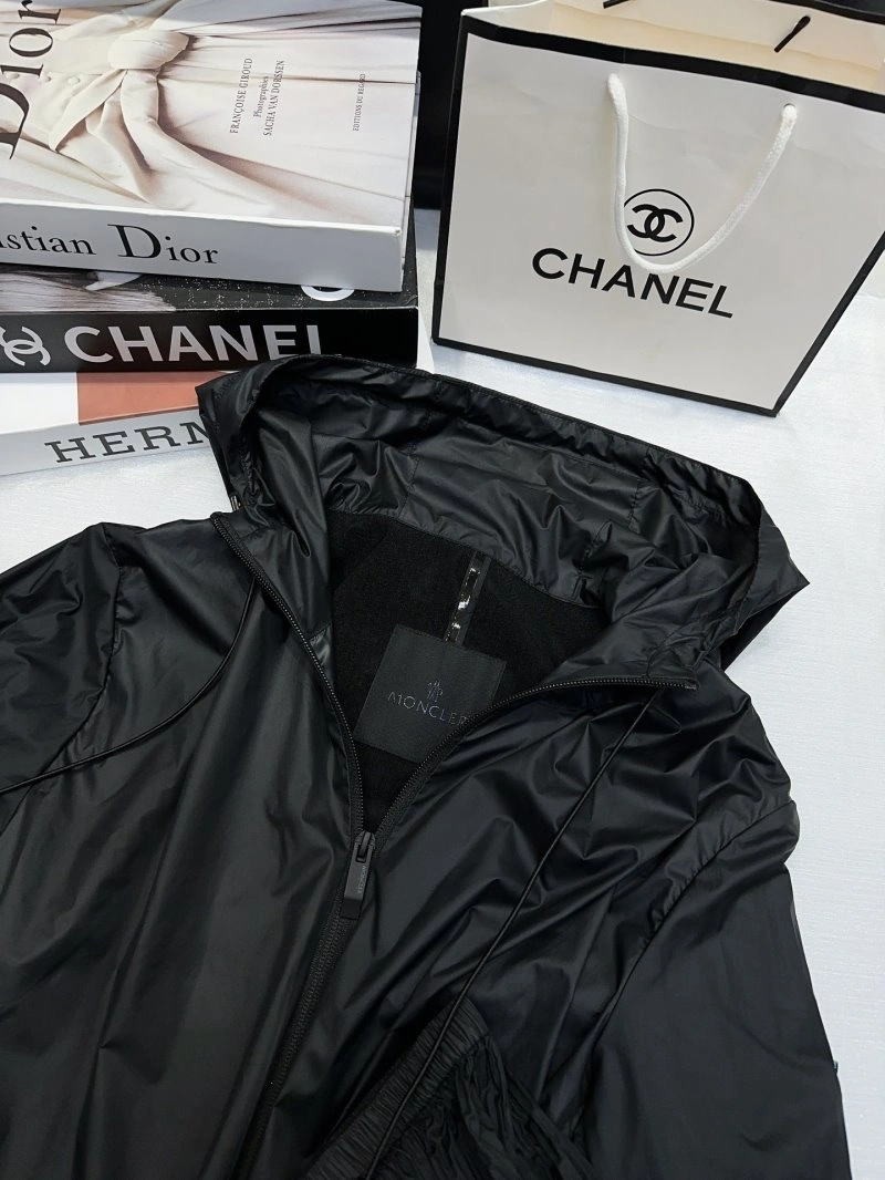 Trendsetting Moncler Outwear 139719