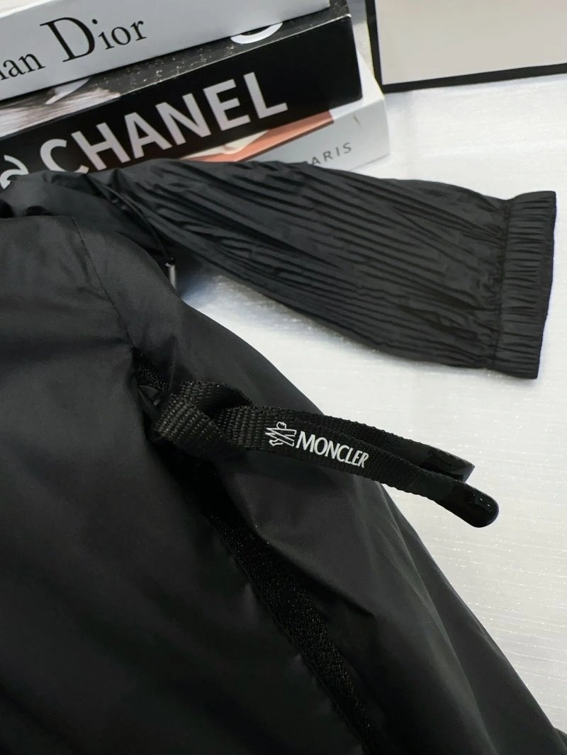 Trendsetting Moncler Outwear 139719