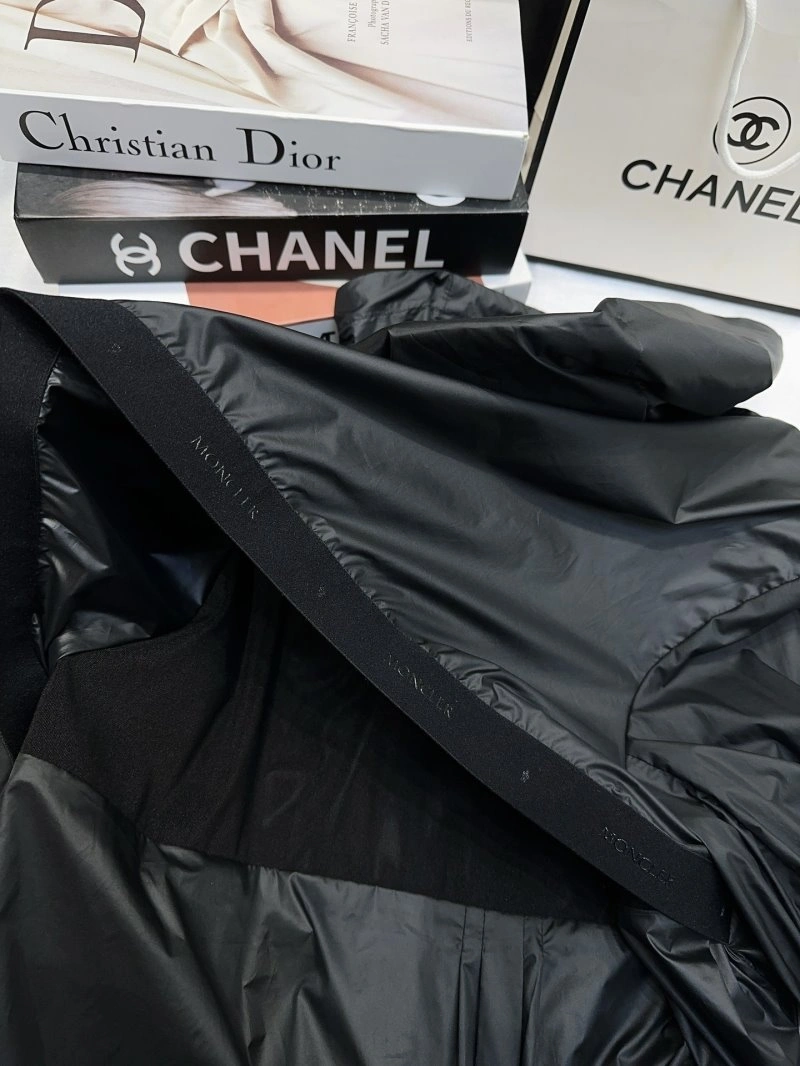 Trendsetting Moncler Outwear 139719