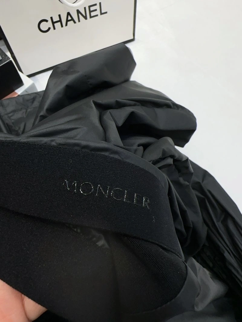 Trendsetting Moncler Outwear 139719