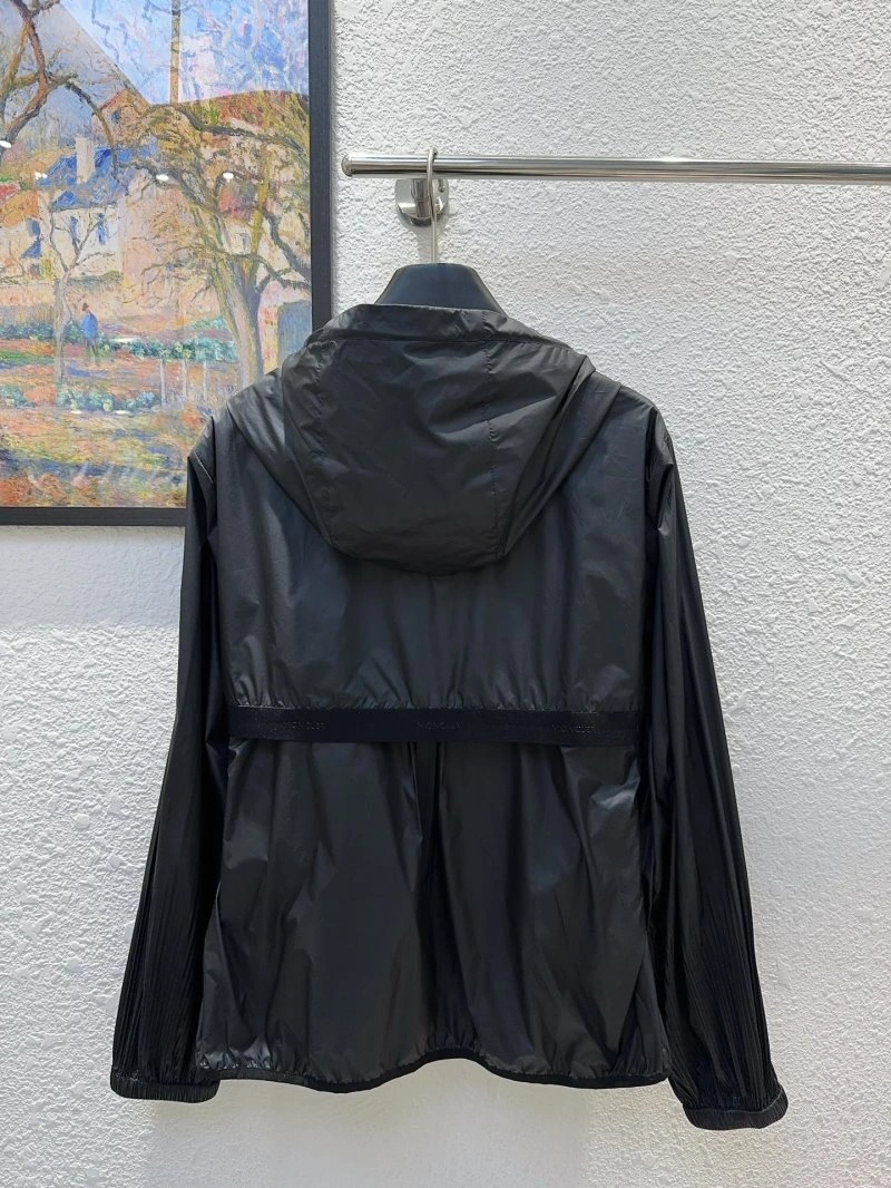 Trendsetting Moncler Outwear 139719