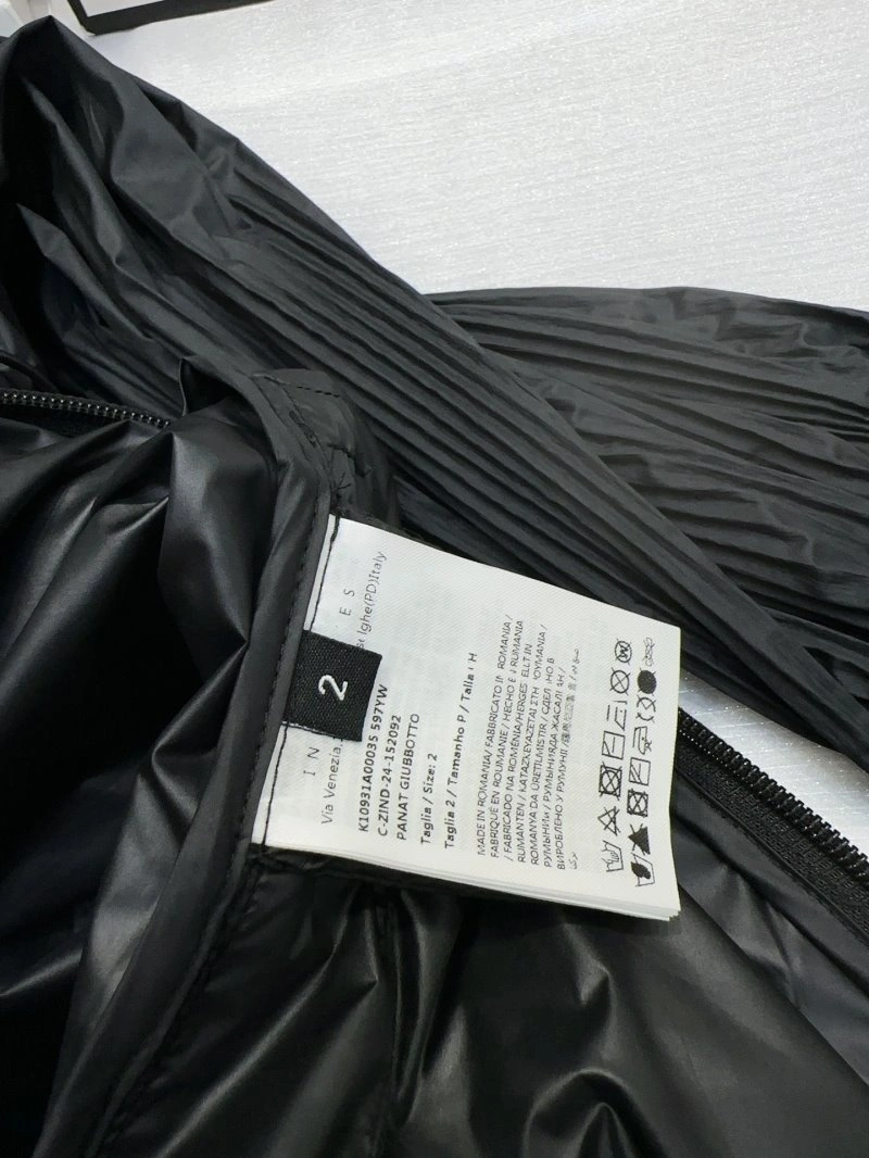 Trendsetting Moncler Outwear 139719