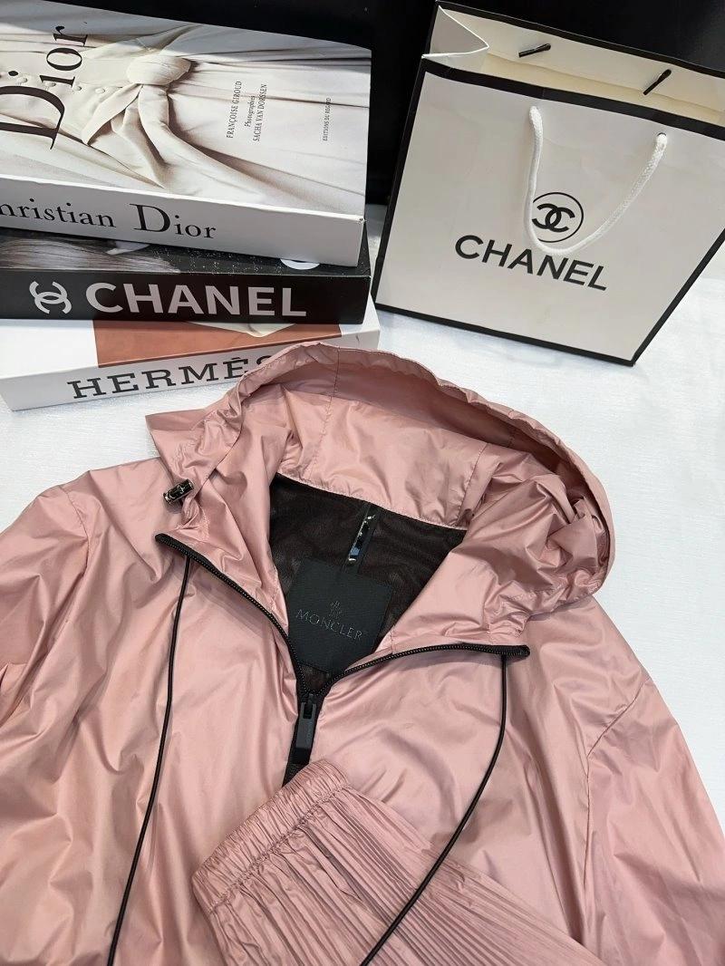 Effortless Moncler Outwear 139718