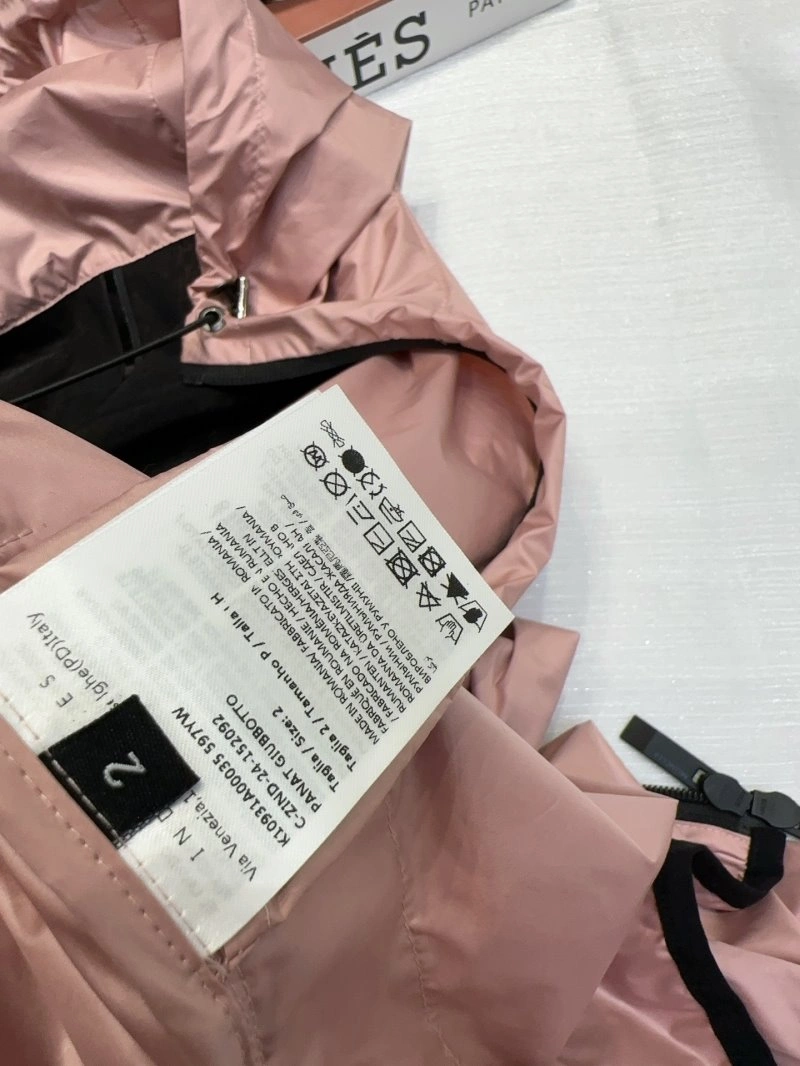 Effortless Moncler Outwear 139718