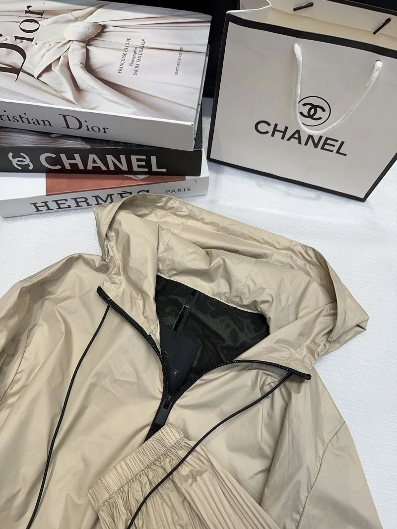 Effortless Moncler Outwear 139707