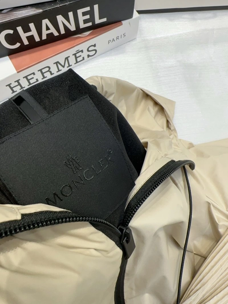 Effortless Moncler Outwear 139707