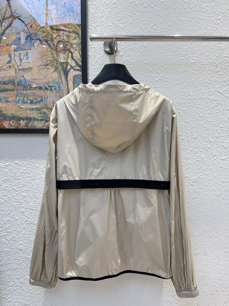 Effortless Moncler Outwear 139707