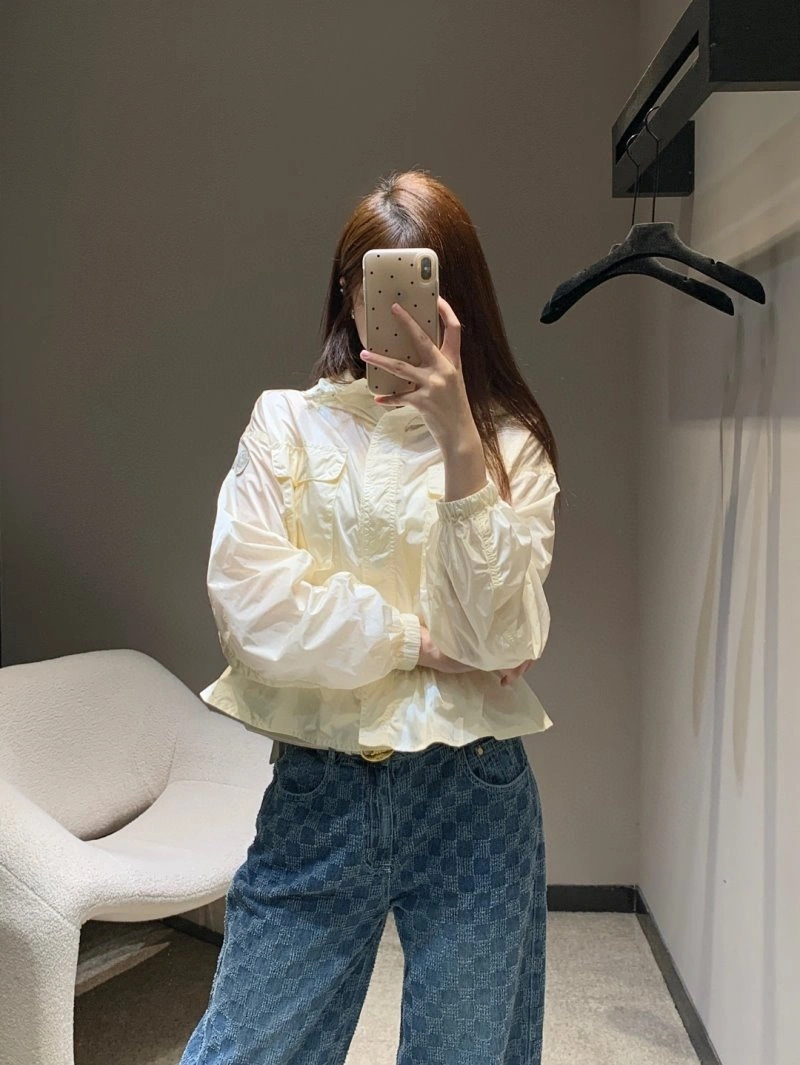 WaterResistant Moncler Outwear 139706