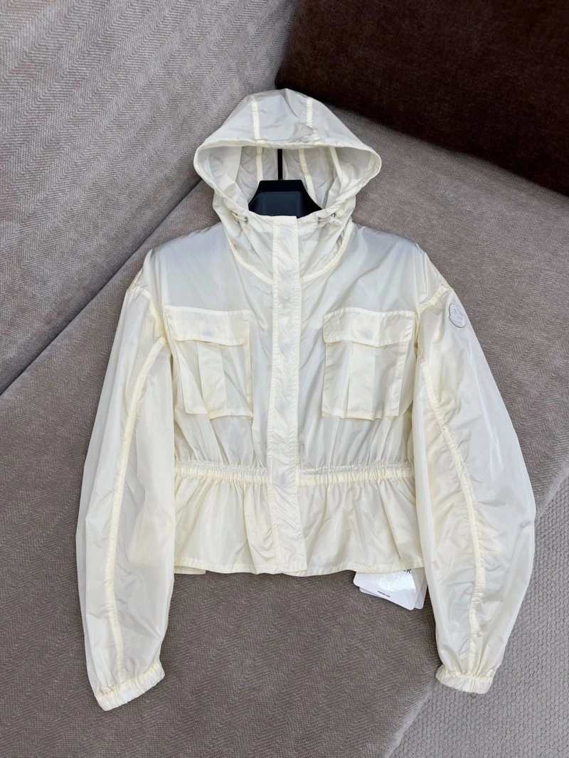 WaterResistant Moncler Outwear 139706