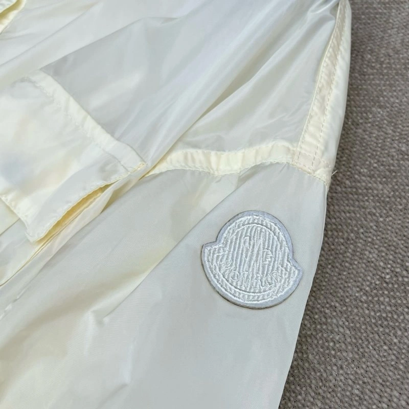 WaterResistant Moncler Outwear 139706