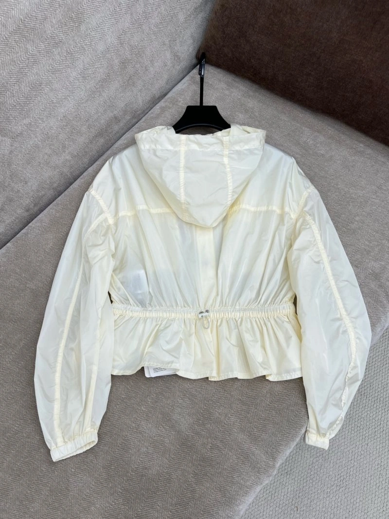 WaterResistant Moncler Outwear 139706