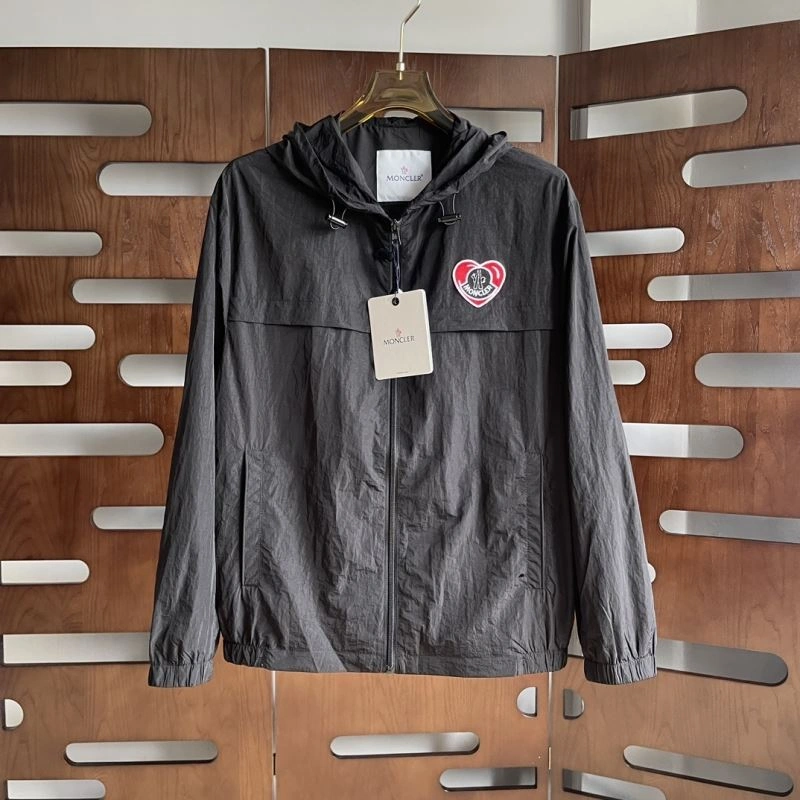 Trendsetting Moncler Outwear 142549