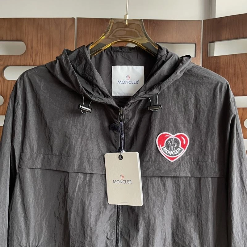 Trendsetting Moncler Outwear 142549