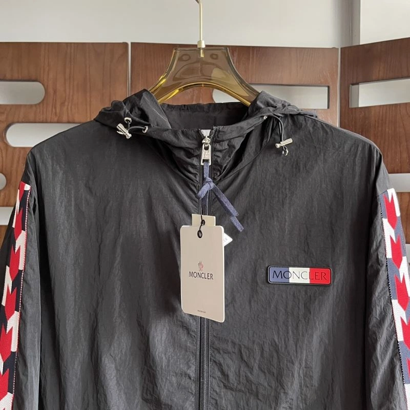 WrinkleFree Moncler Outwear 142551