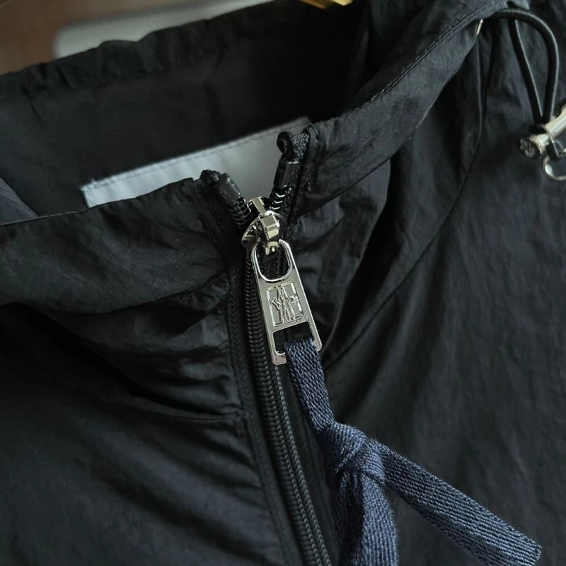 WrinkleFree Moncler Outwear 142551