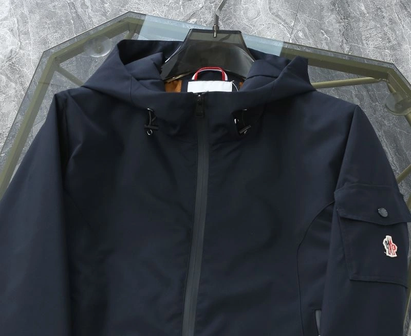Moncler Outwear Lightweight 142547