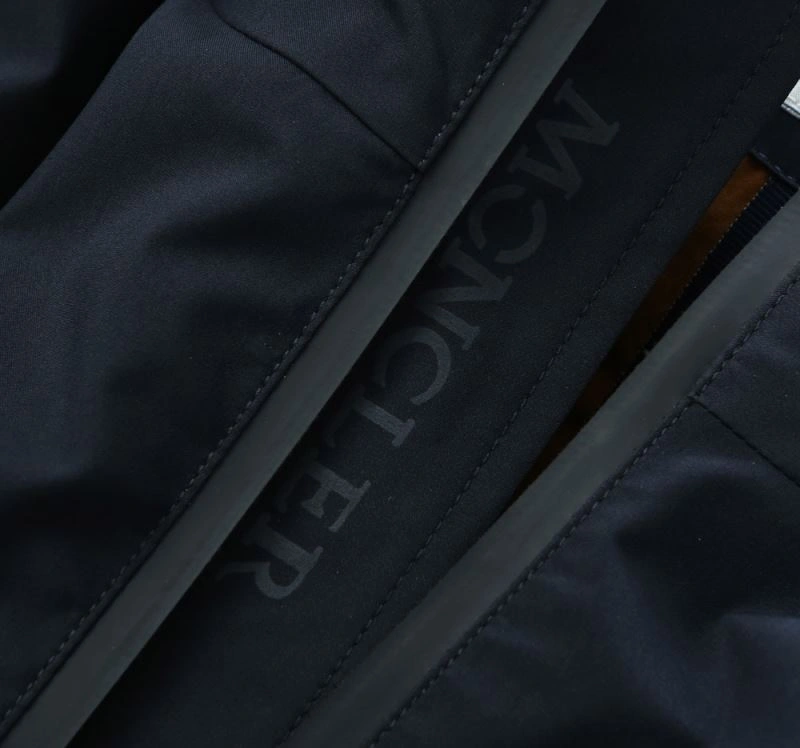 Moncler Outwear Lightweight 142547