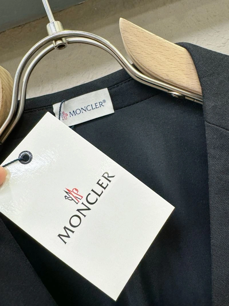 Moncler Outwear Reliable 142535