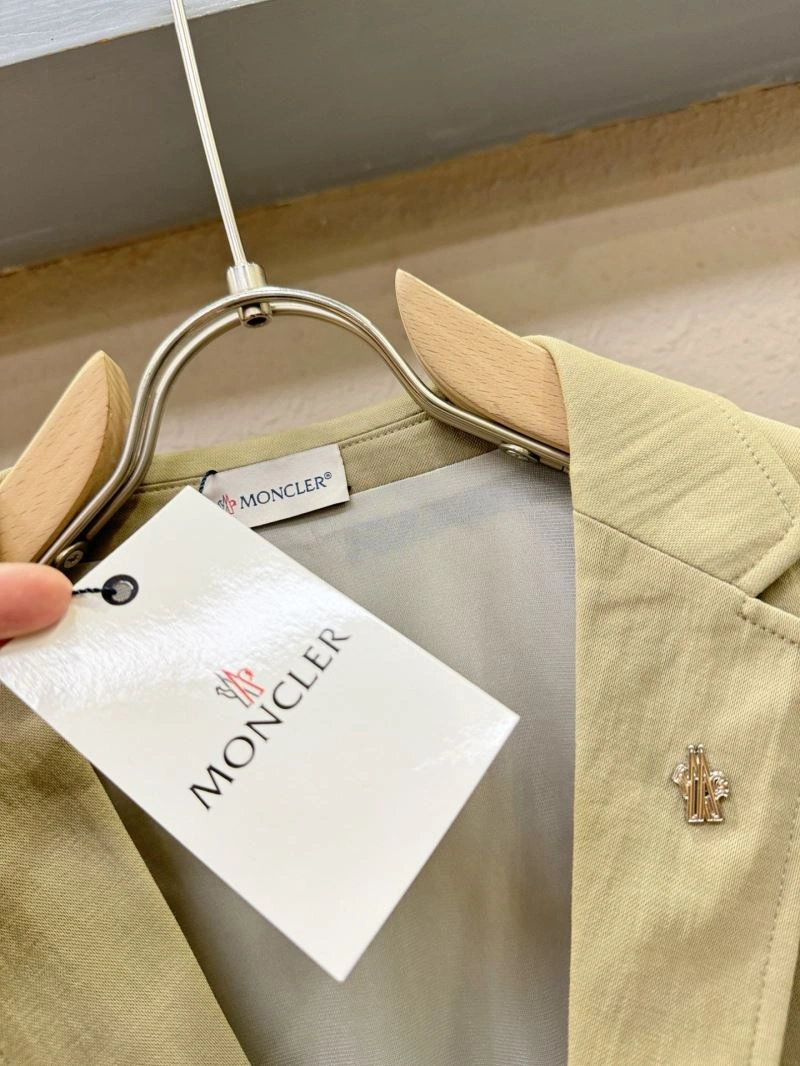Upgraded Moncler Outwear 142529