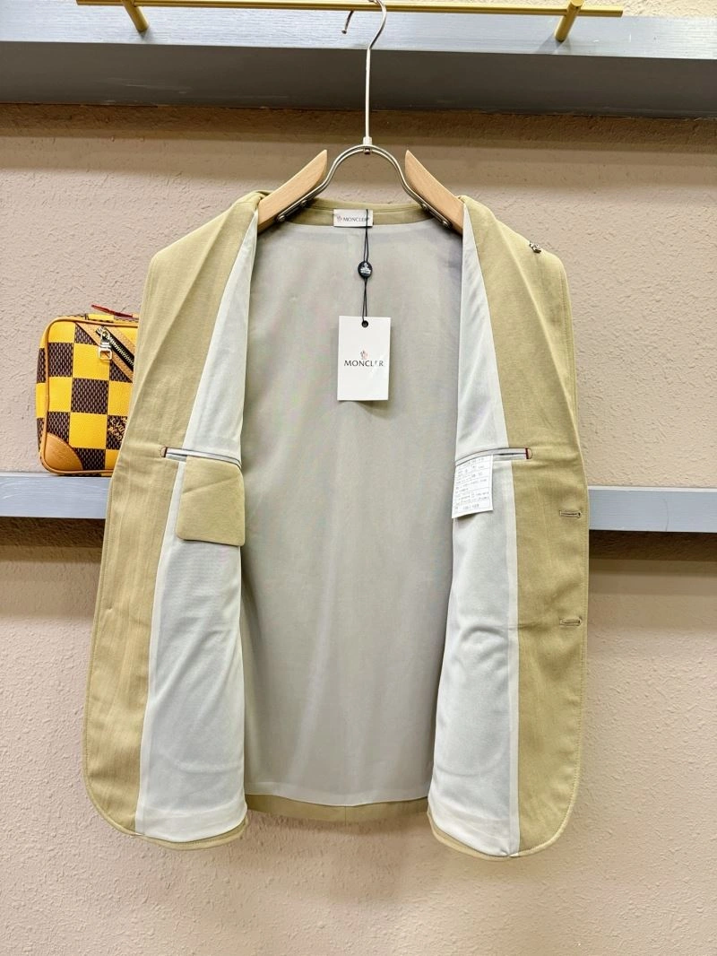 Upgraded Moncler Outwear 142529