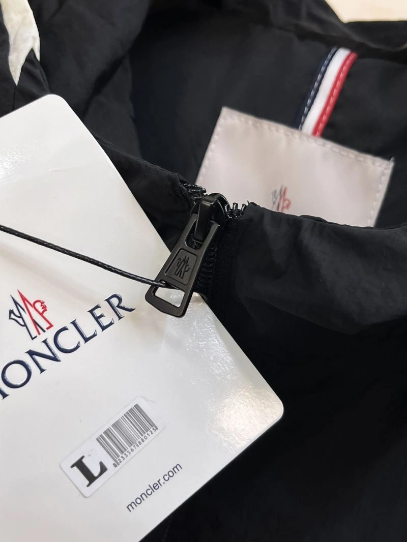 Moncler Outwear OdorResistant 142542