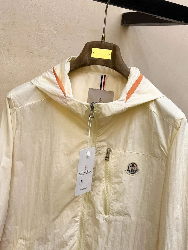Unisex Moncler Outwear 142527