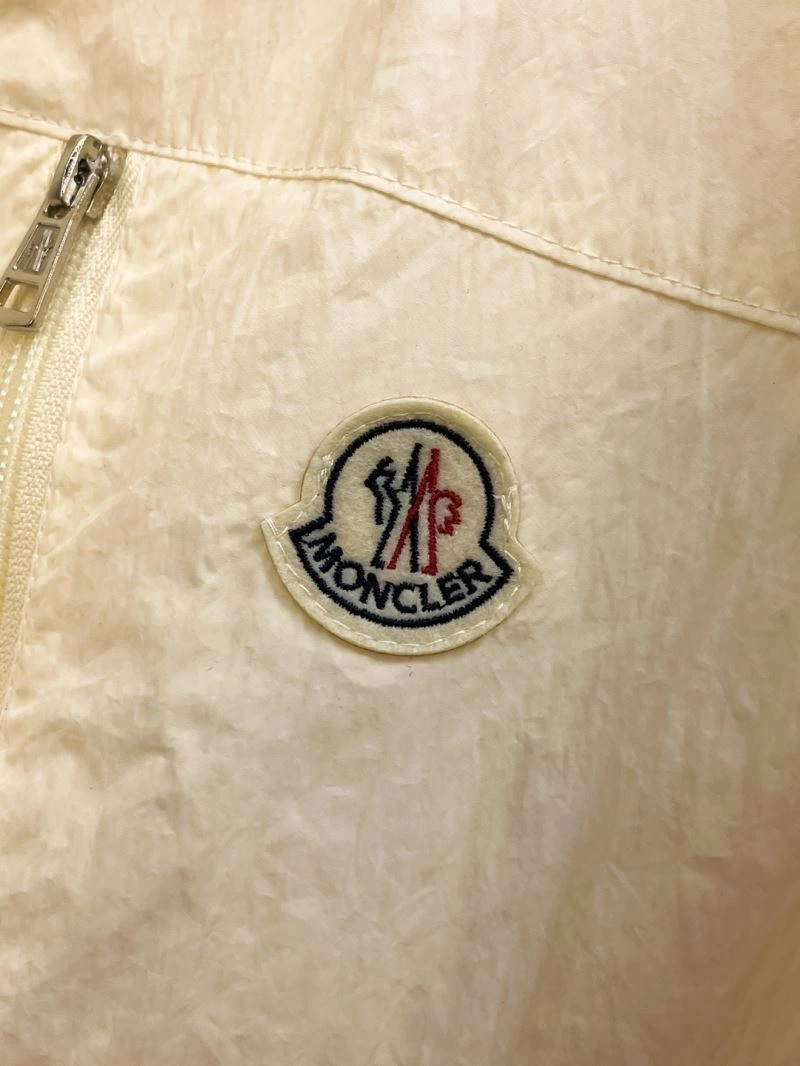 Unisex Moncler Outwear 142527
