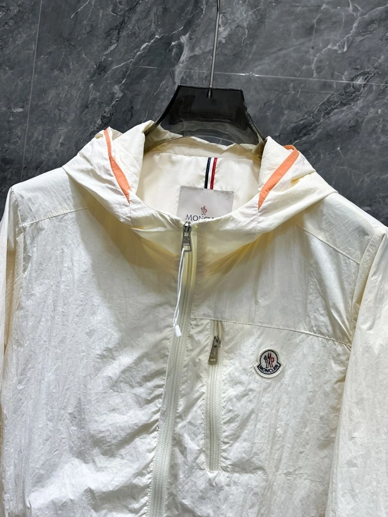 Youthful Moncler Outwear 142532