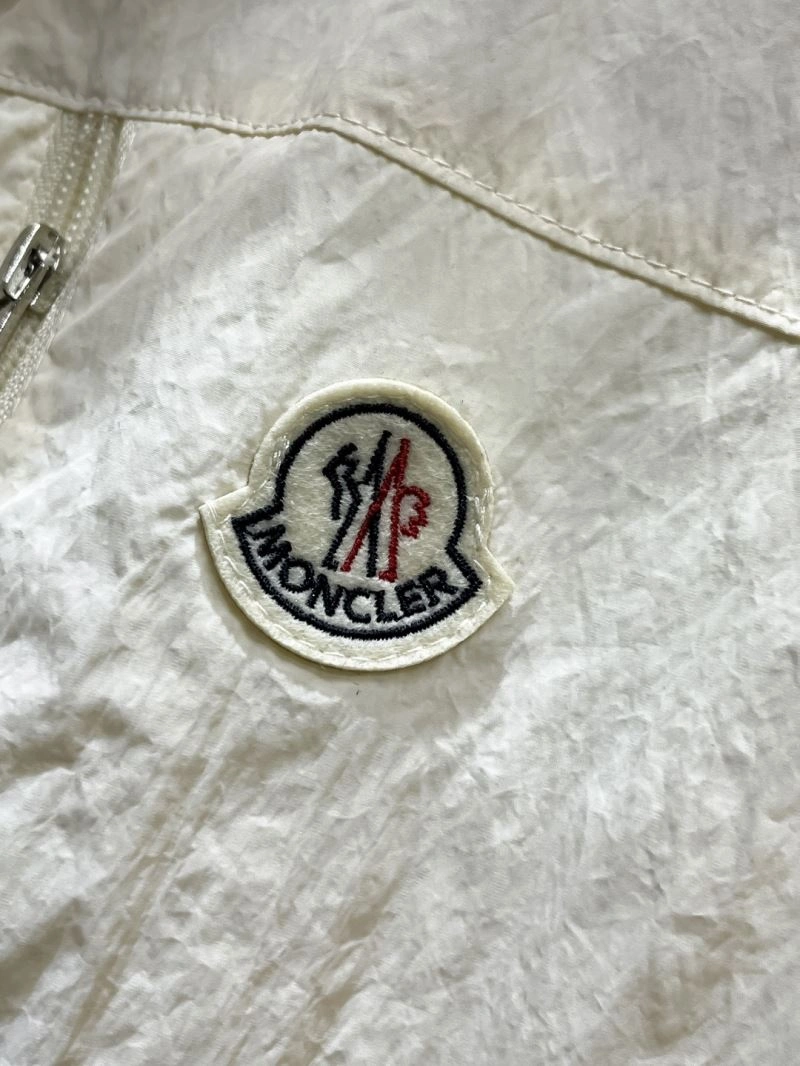 Youthful Moncler Outwear 142532