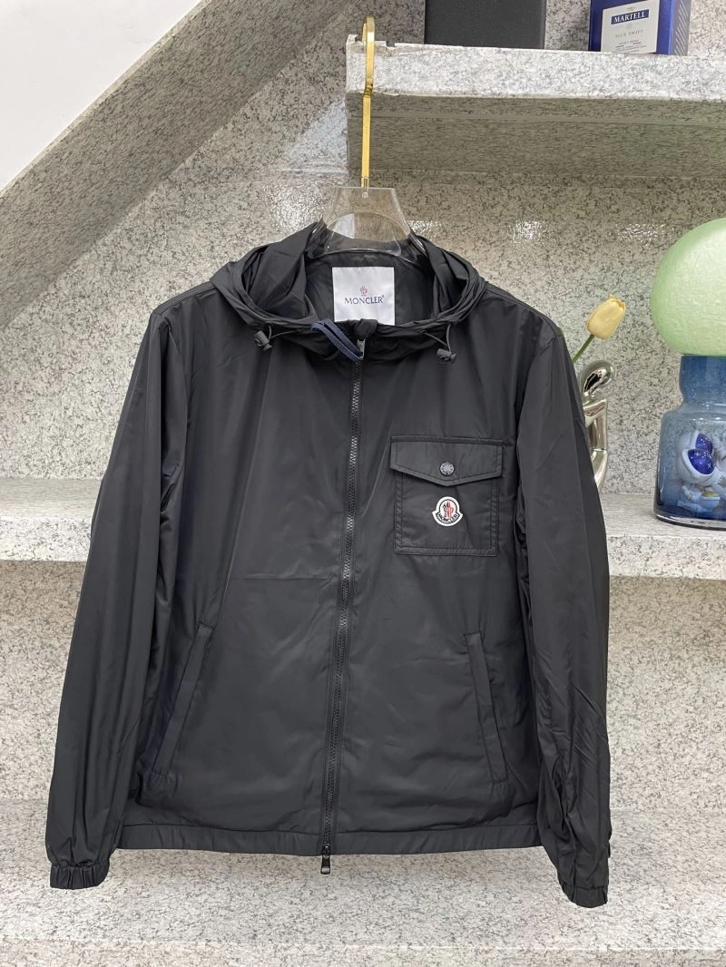 ComfortFit Moncler Outwear 142536