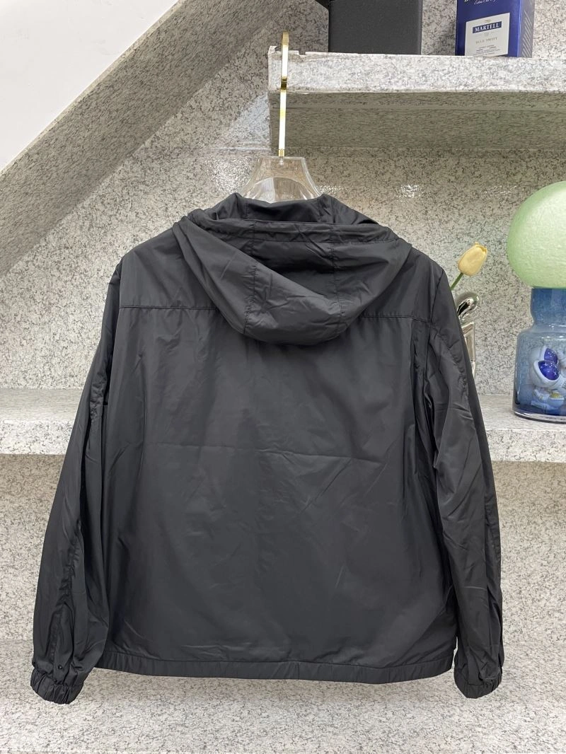 ComfortFit Moncler Outwear 142536