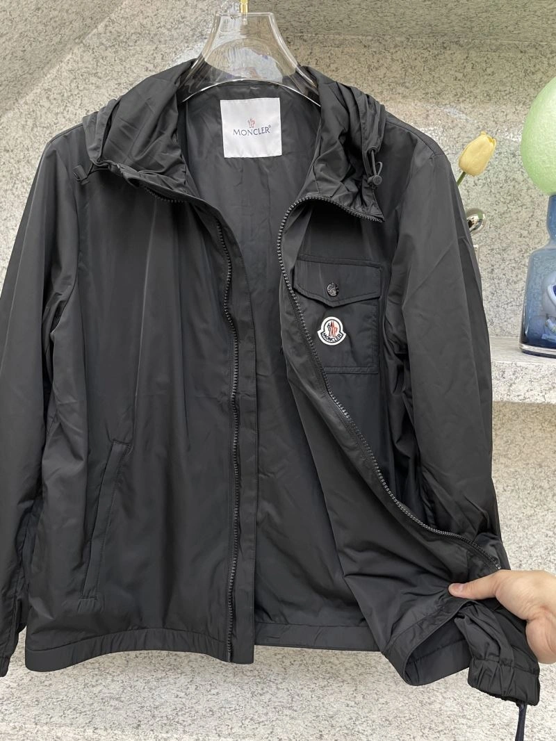 ComfortFit Moncler Outwear 142536