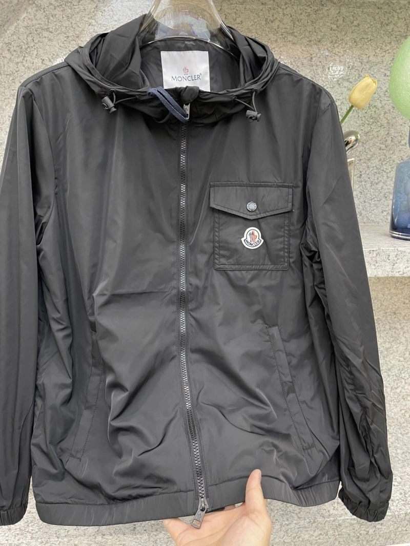 ComfortFit Moncler Outwear 142536