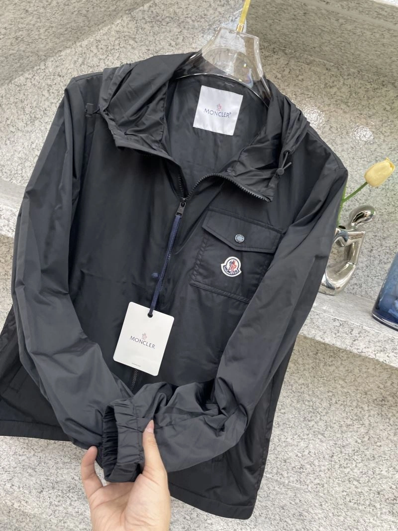 ComfortFit Moncler Outwear 142536