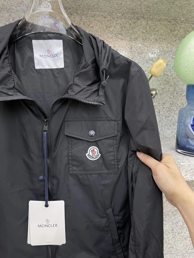 ComfortFit Moncler Outwear 142536