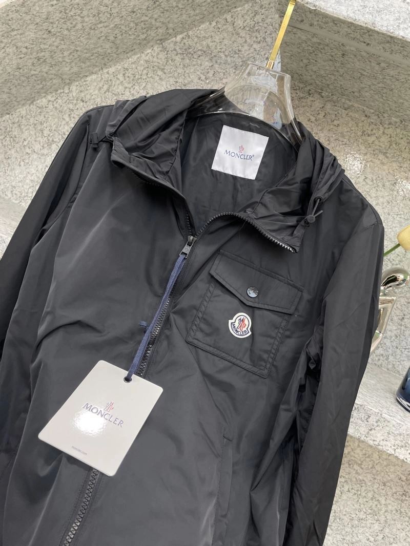 ComfortFit Moncler Outwear 142536