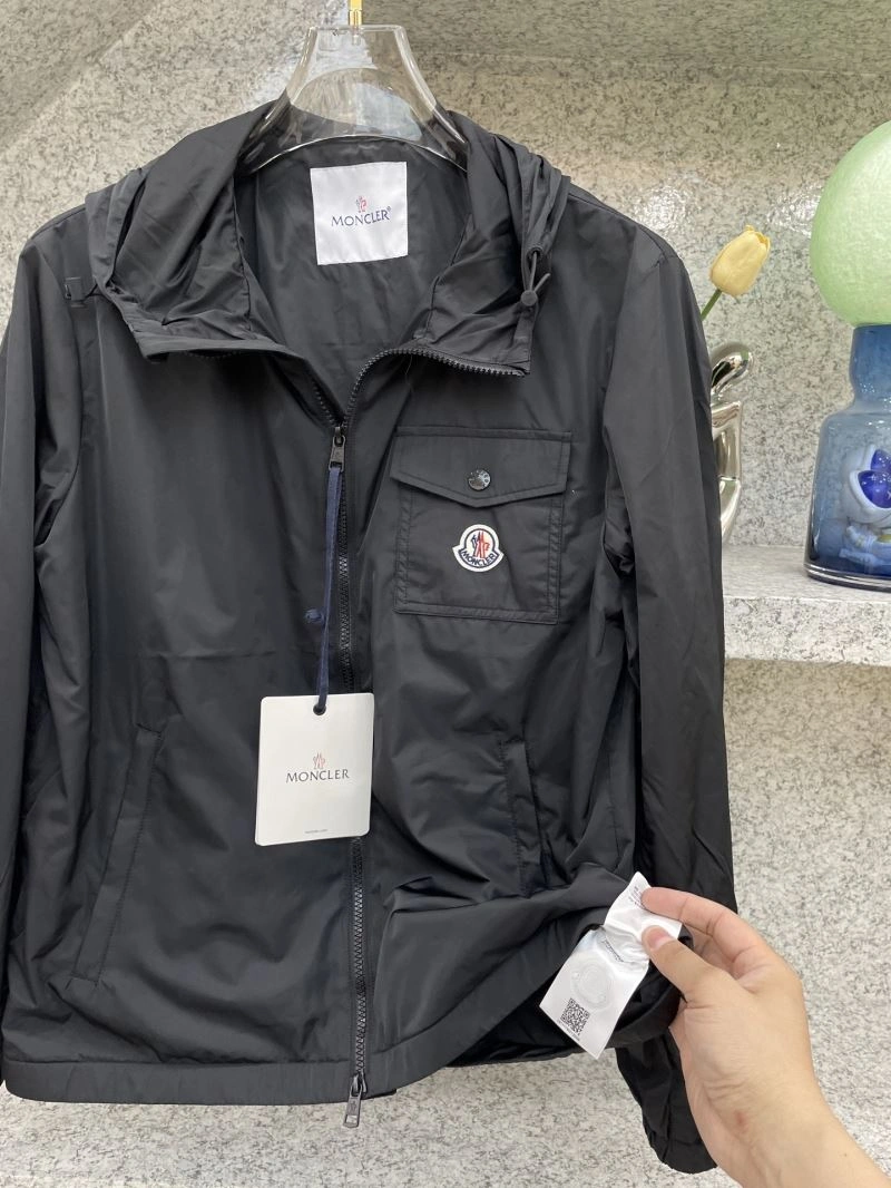 ComfortFit Moncler Outwear 142536