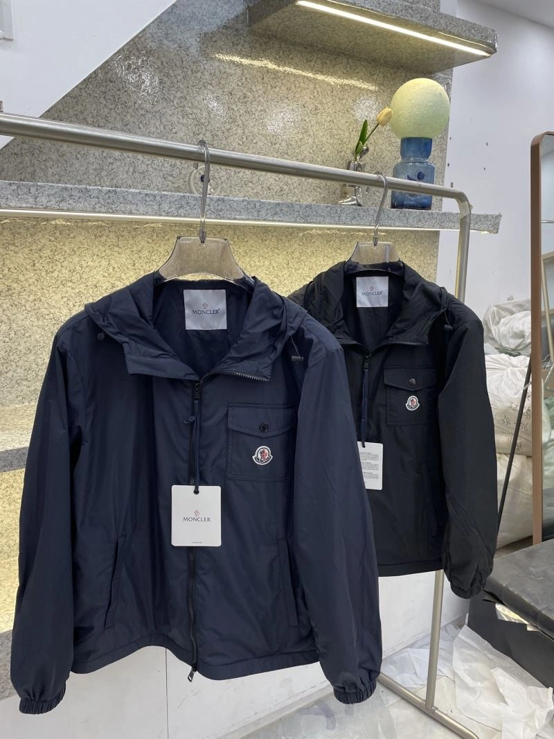 Moncler Outwear Seasonal 142526